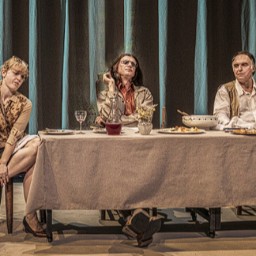 Jouez pour gagner : 1 lot de 2 invitations pour le spectacle Tout est calme dans les hauteurs de Thomas Bernhard et Jean-François Sivadier jeudi 18 juin à 20h au Théâtre du Rond-Point à Paris