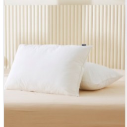Tentez de gagner : 1 lot composé de 2 oreillers oli Wopilo et de produits solaires Baija